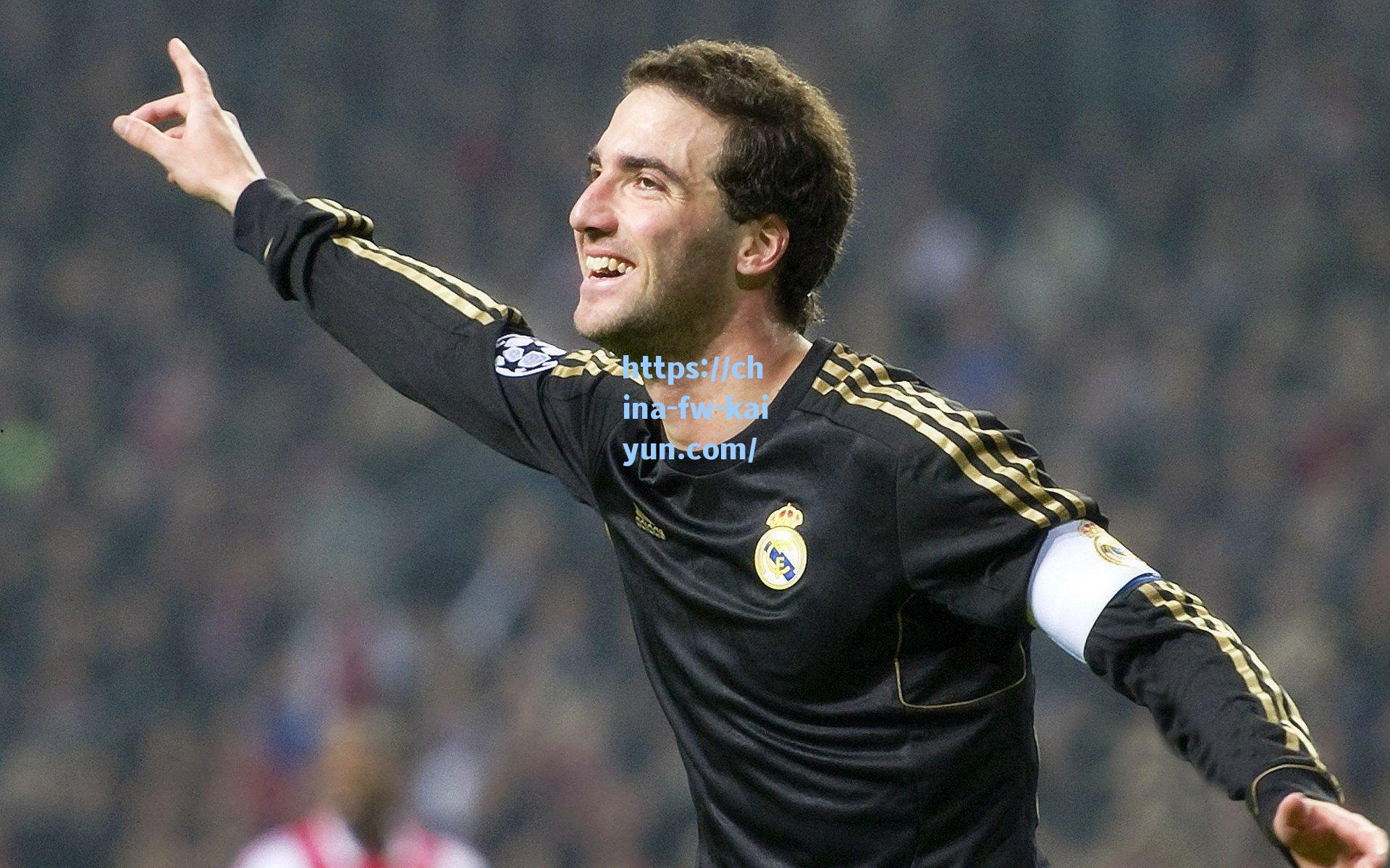 前曼联球星罗西揭露,弗格森时代训练场如战场,队友间对抗激烈毫无情面